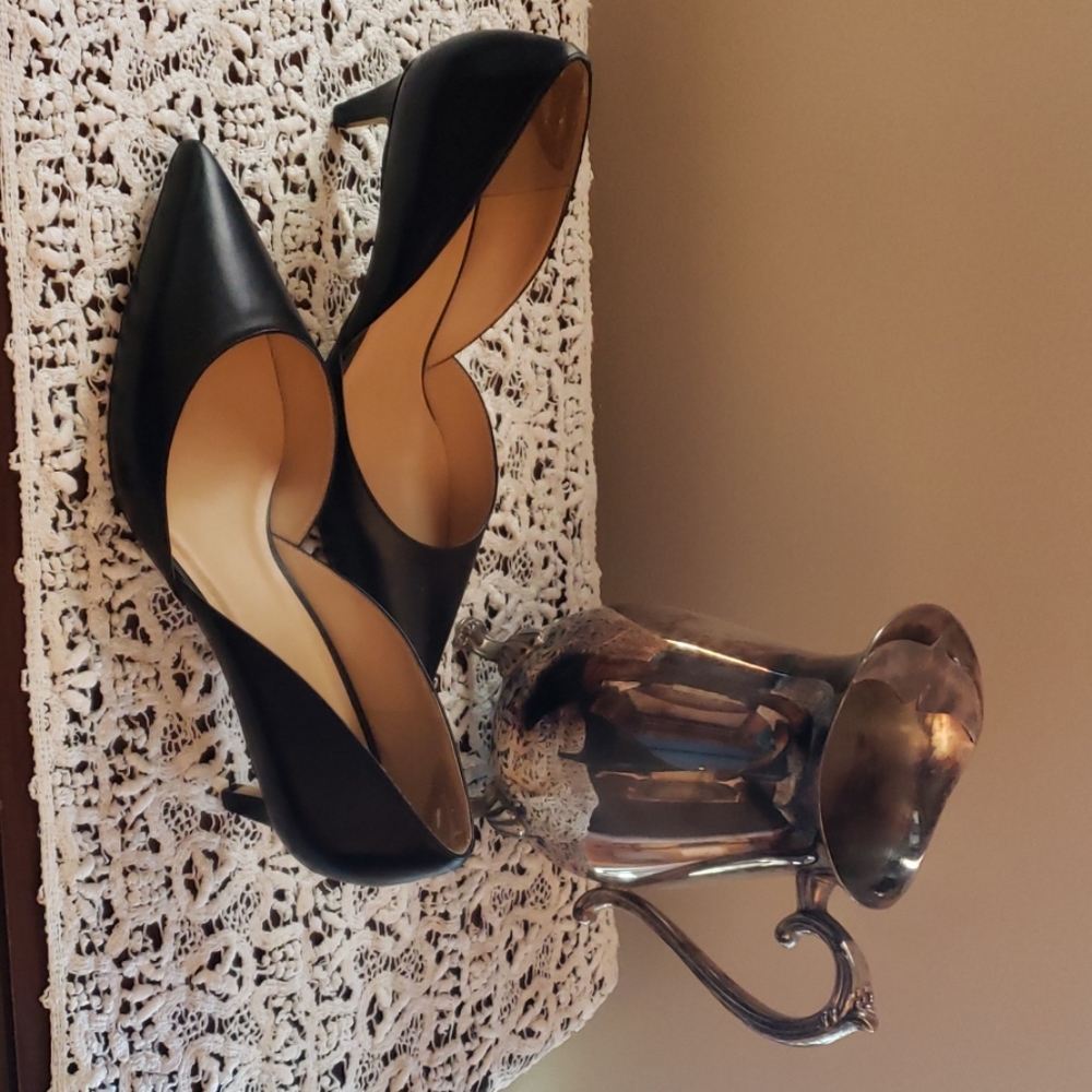 Black Talbots Size 10 wide pumps